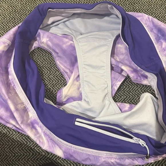 Lululemon speed-up low rise 2.5 short. New without tags - Picture 4 of 4